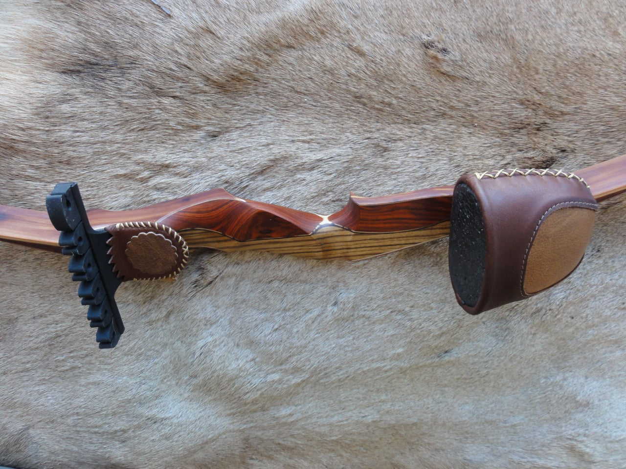 Two-Point Bolt on Two Tone Bow Quiver (6 arrow)